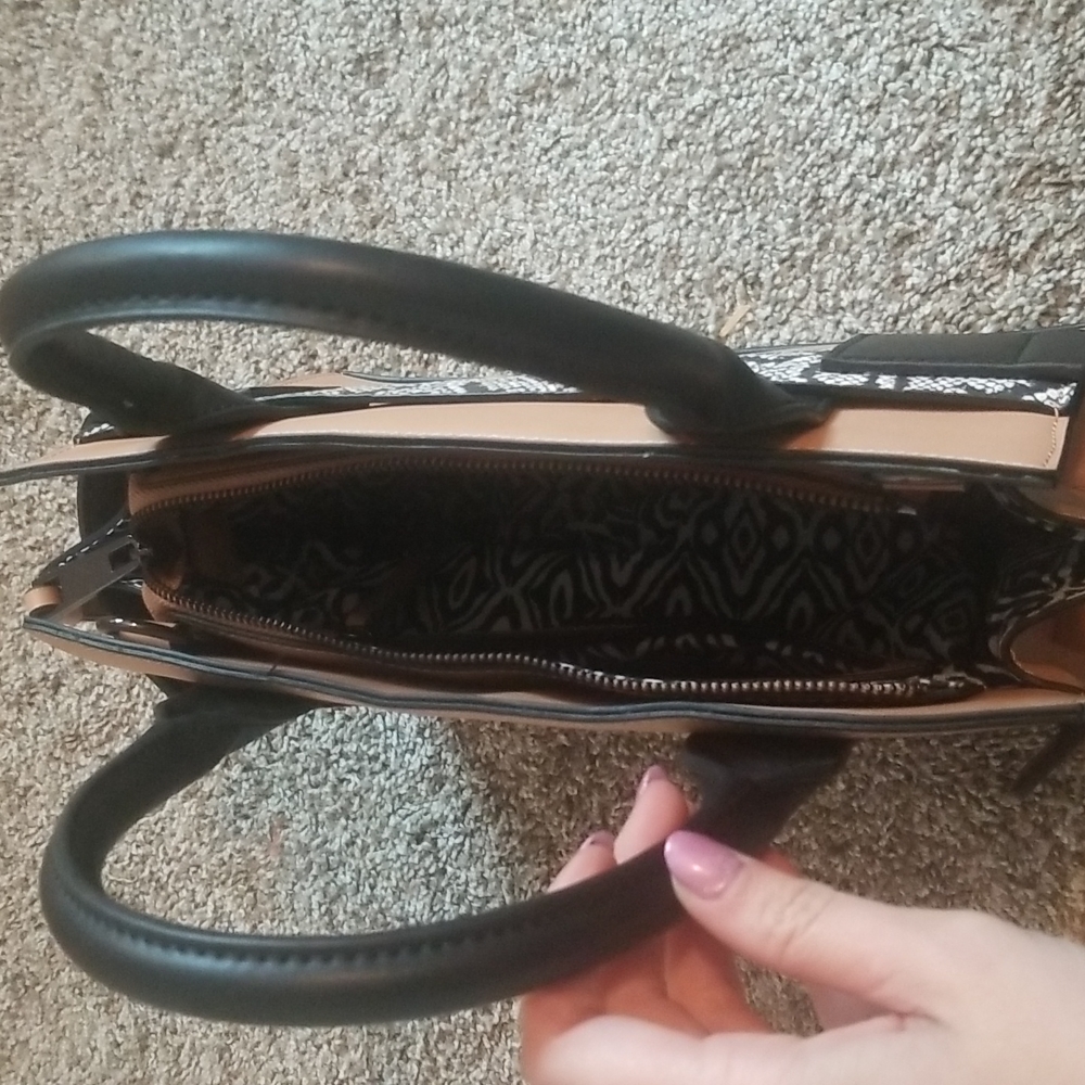 EUC Republic of Aces Black and Tan Hand Bag - Picture 6 of 7